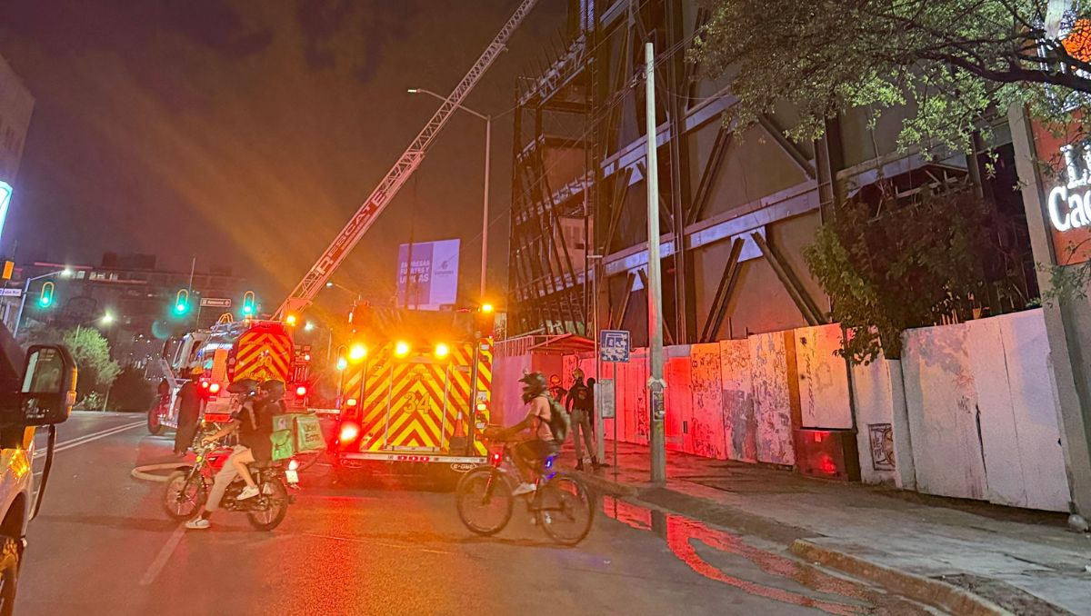 Reportan conato de incendio en edificio en construcción en Monterrey