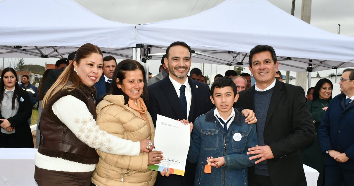 Colonia Libertad: Juan Pablo Valdés entregó 10 viviendas y anunció la construcción de otras 20