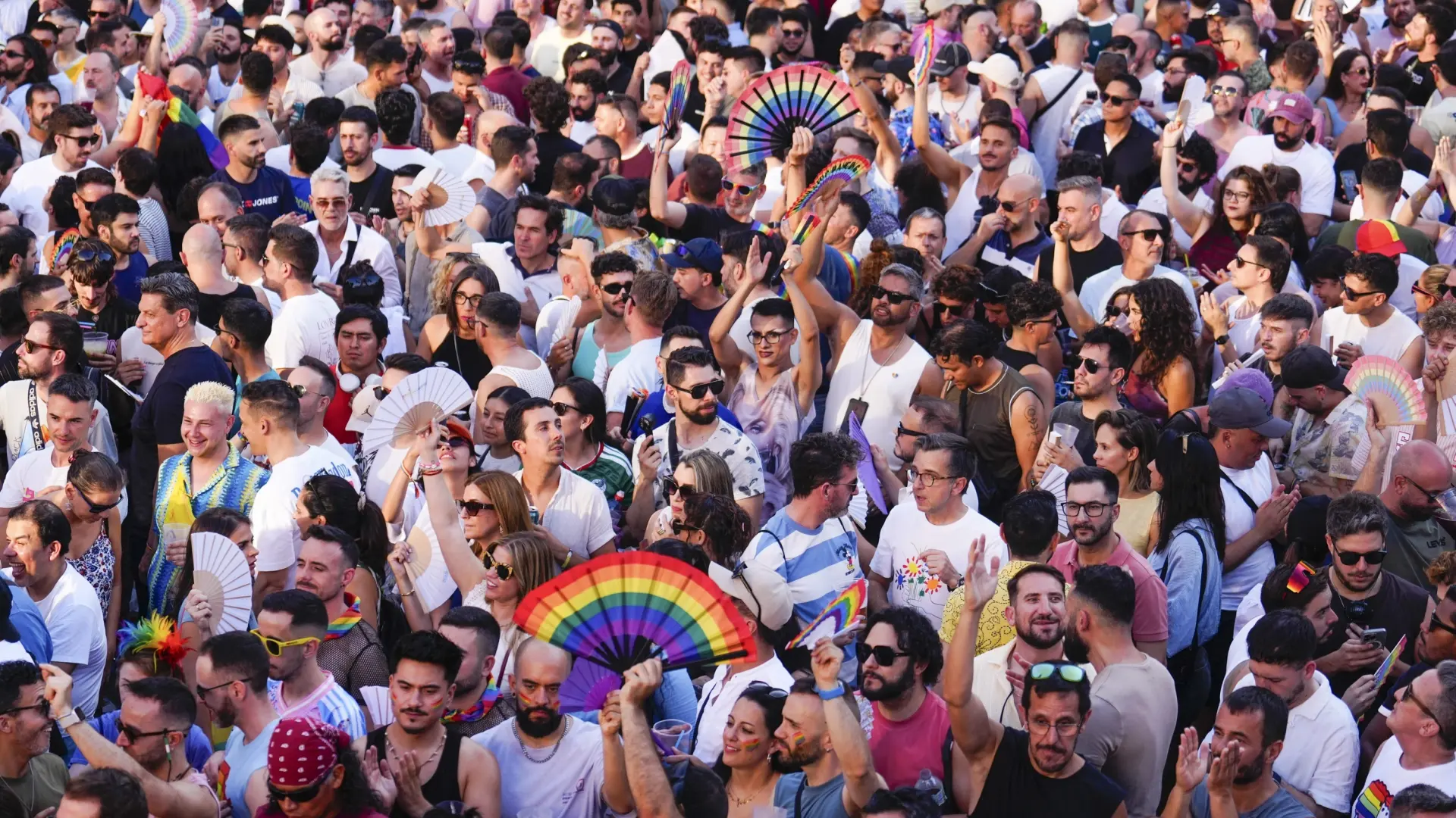 El pregón de Cayetana Guillén-Cuervo y La Plexy proclama el inicio del Orgullo: "Frente a su odio, amor, todas las formas de amor"
