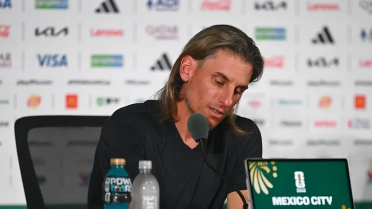 Sebastián Beccacece confirmó su salida como DT de Ecuador