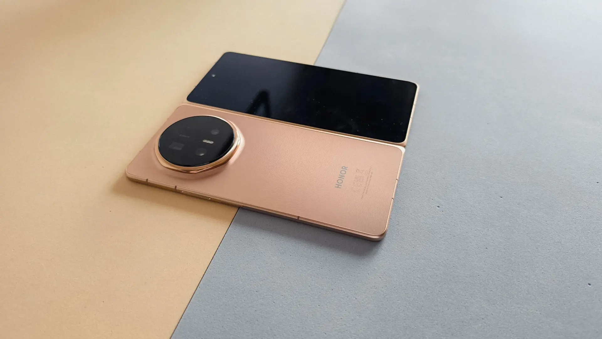 He probado este smartphone y ya no veo los móviles plegables como un capricho: este no renuncia a nada