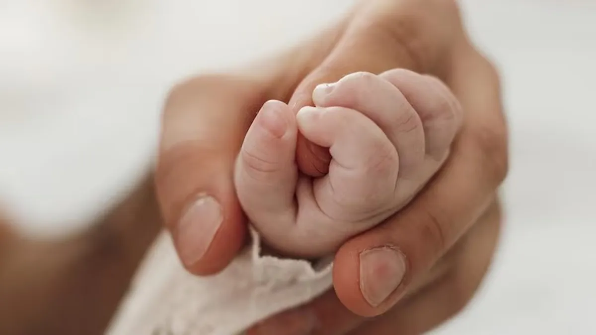 Murió un bebé al que le curaron el empacho con un método casero