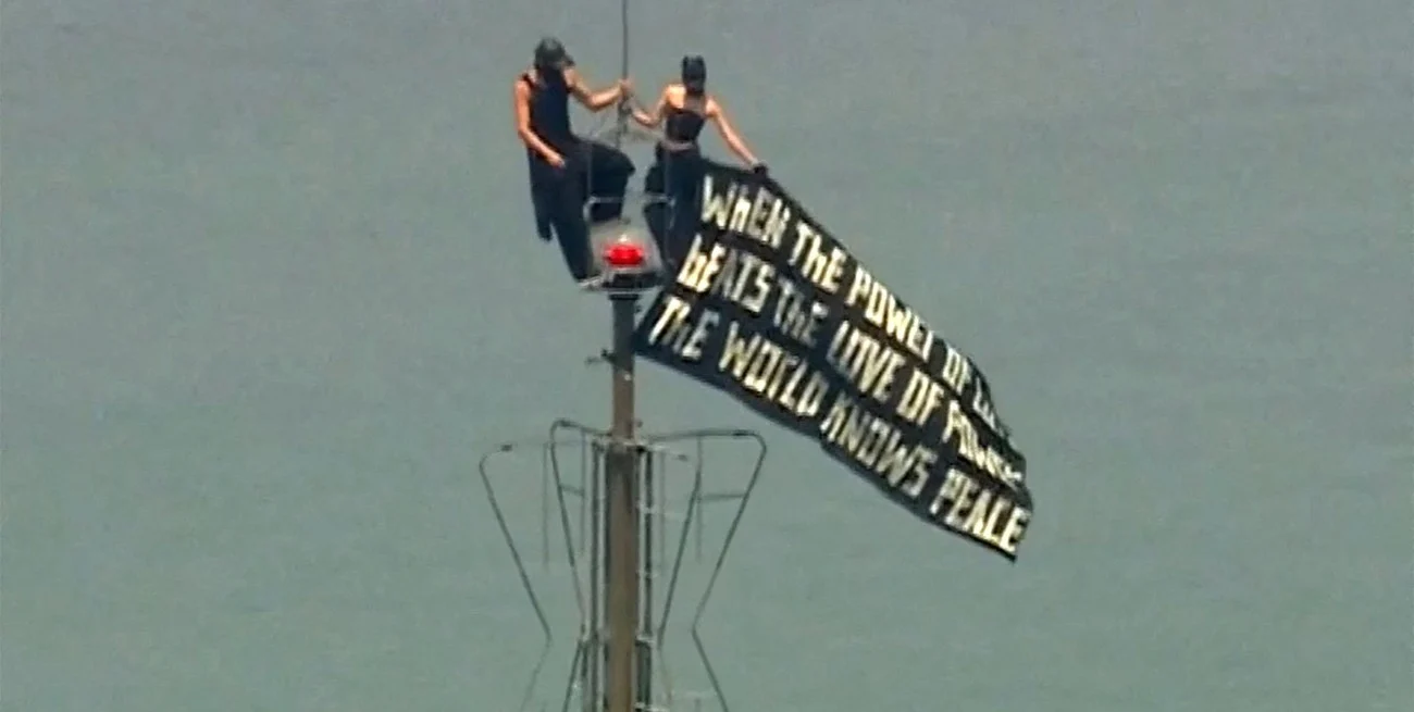 Estados Unidos: evacuaron el Empire State por dos personas que treparon la antena sin arneses
