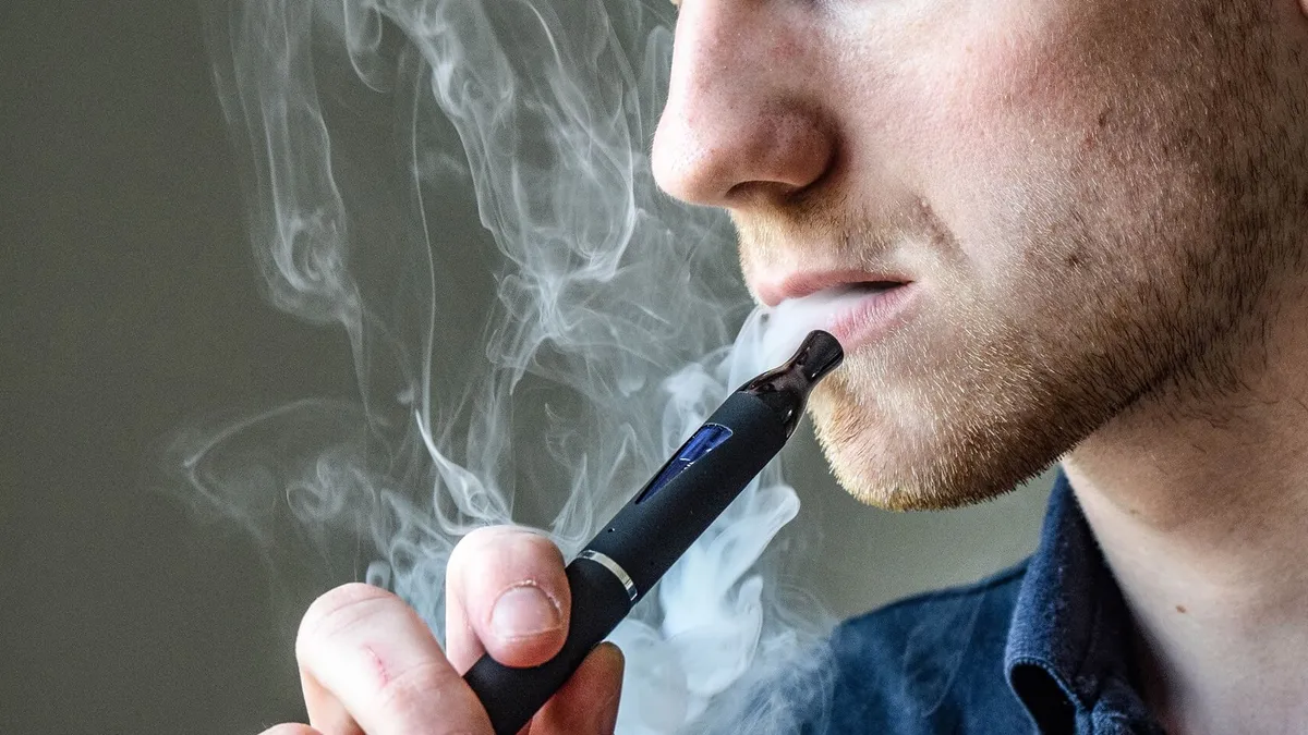 Salud: vapeadores, tabaco calentado y bolsitas de nicotina deberán incluir advertencias