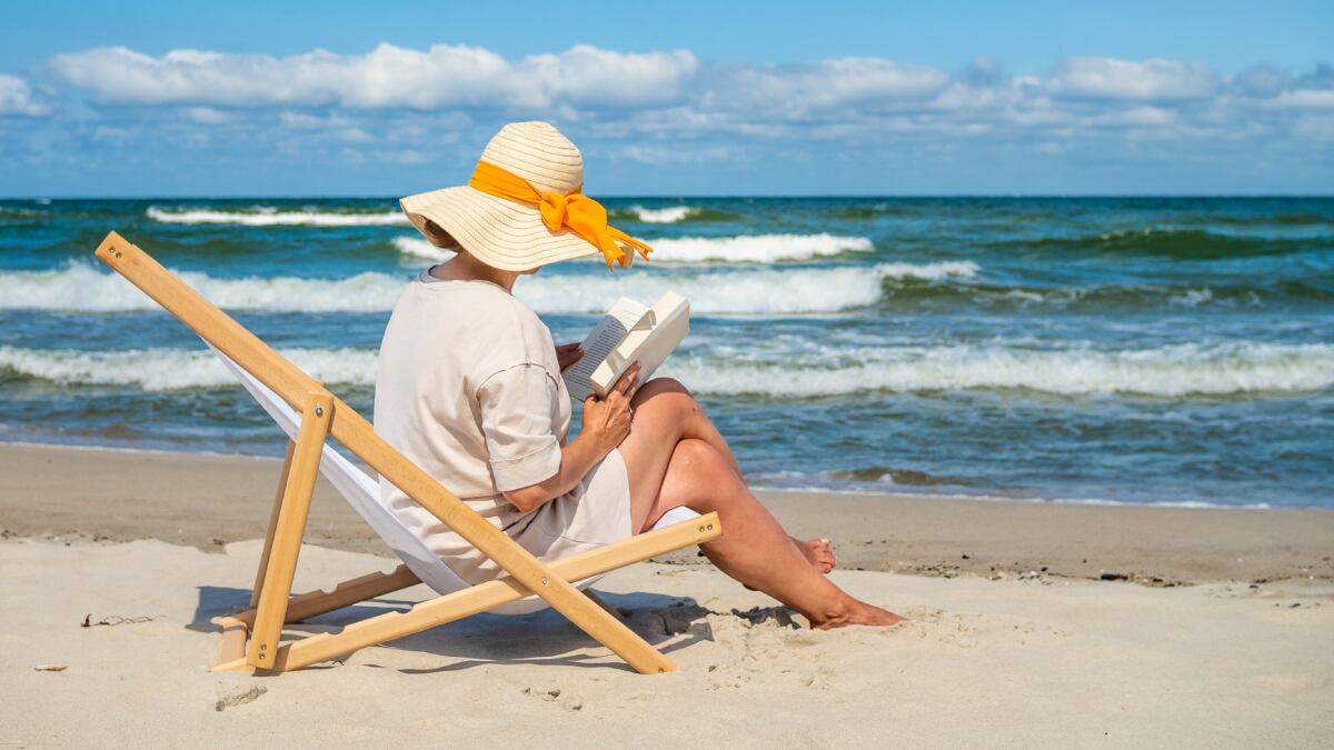 Adiós a cargar con la silla de playa: la tumbona ligera y plegable que triunfa este verano está rebajada