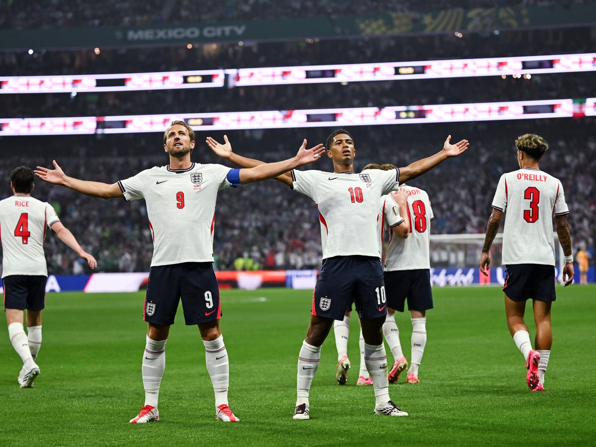 Inglaterra sacó toda su jerarquía y terminó con el sueño de México: los ingleses celebraron en el Estadio Azteca a 40 años de los goles de Maradona