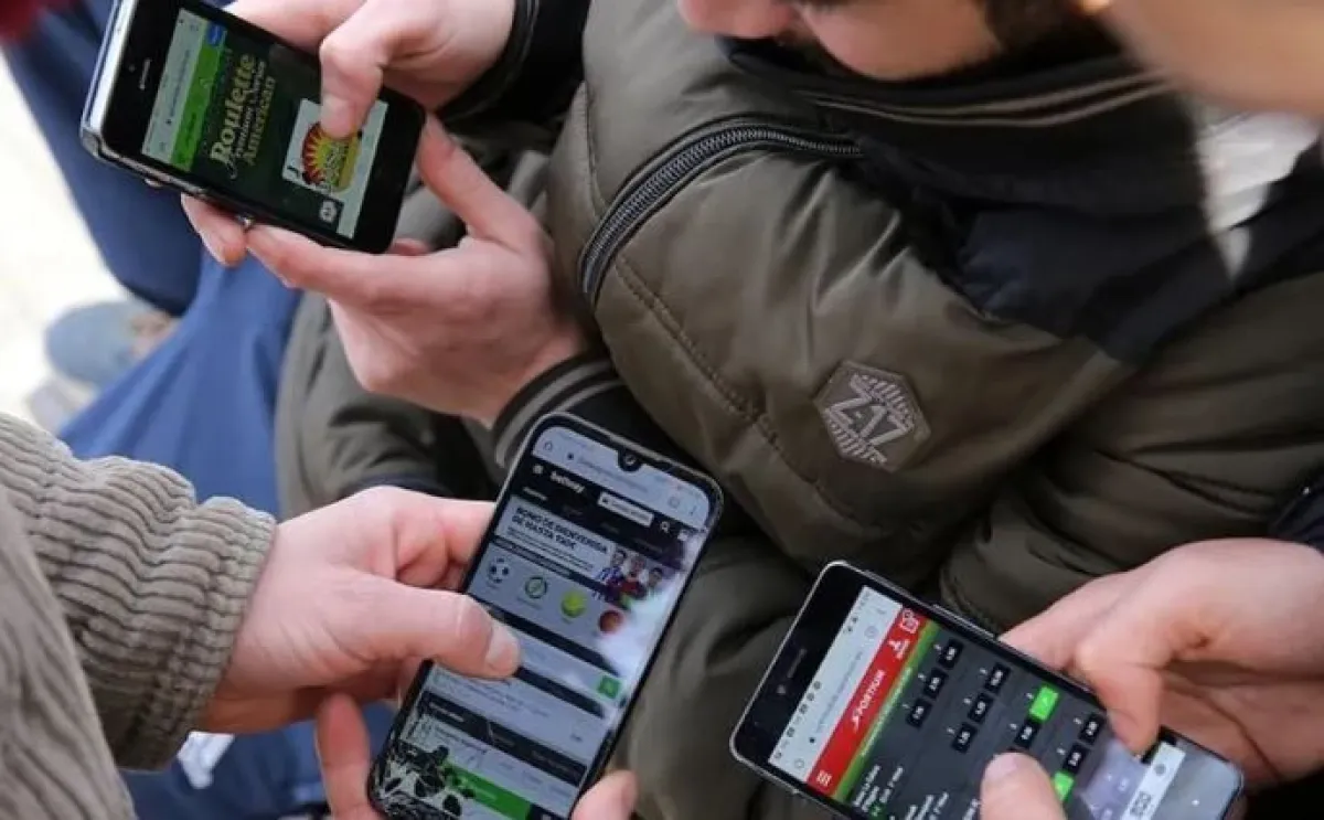 Misiones promulgó una ley para proteger a niños y adolescentes en entornos digitales y prevenir las apuestas en línea