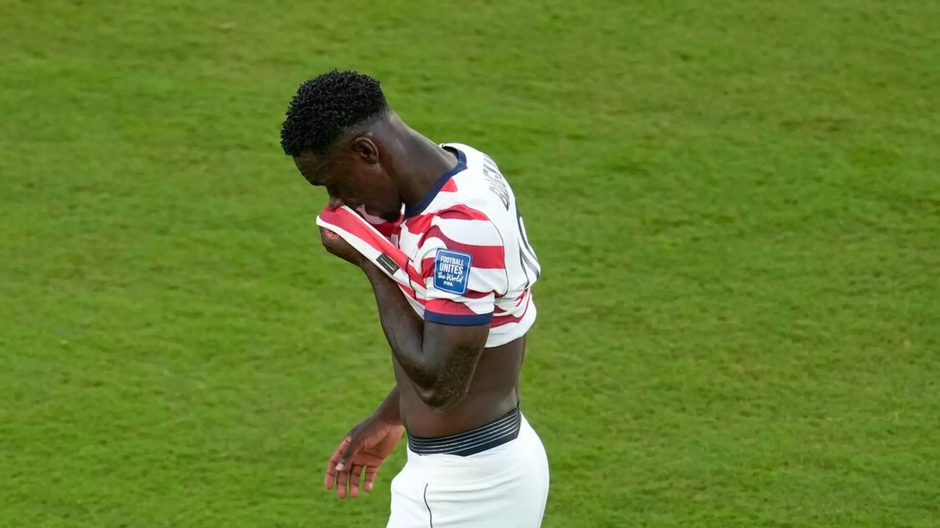 La UEFA, contra la FIFA por el indulto a Balogun: afirma que es "una decisión sin precedentes e injustificable"