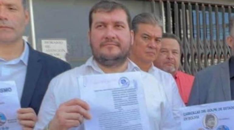 Bloqueos: cívicos denuncian a Evo, Argollo y Salazar por terrorismo y alzamiento armado