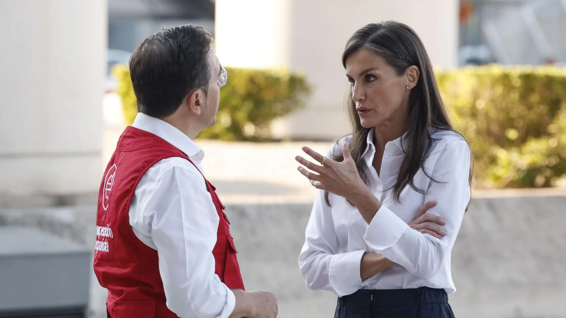 La reina Letizia despide al equipo médico de Cooperación Internacional que viaja a Venezuela
