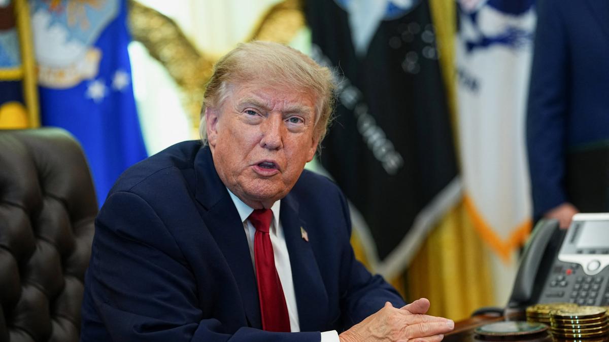 Trump busca acuerdo de paz para parar "matanzas insensatas" tras bombardeo ruso en Kiev
