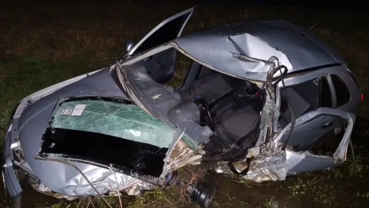 Un futbolista de 18 años murió en un impactante choque entre su moto y un auto