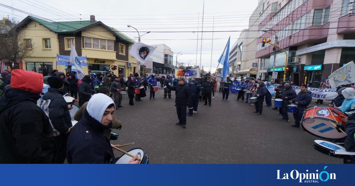 El Frente Sindical se movilizó en Río Gallegos para reclamar por salarios y paritarias