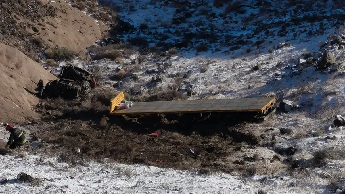 Tragedia en la Ruta 40: la brutal muerte de un chofer cuando desbarrancó su camión unos 300 metros