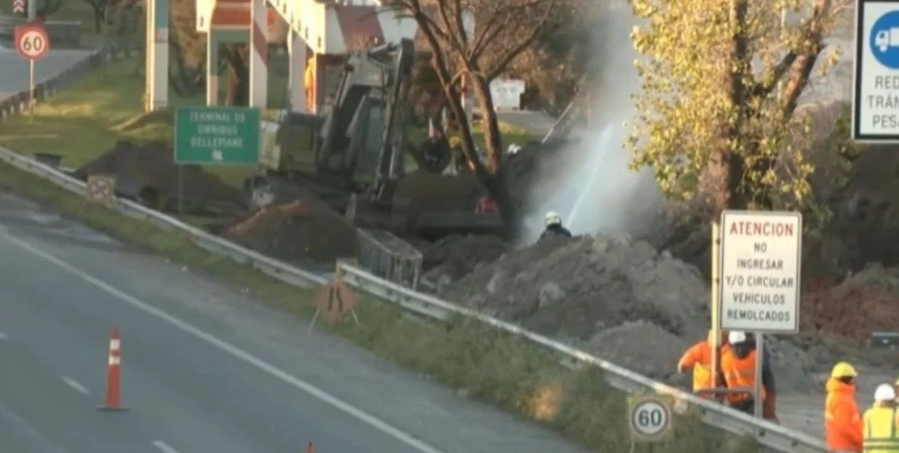 Buenos Aires: corte total en la autopista Dellepiane por una fuga de gas