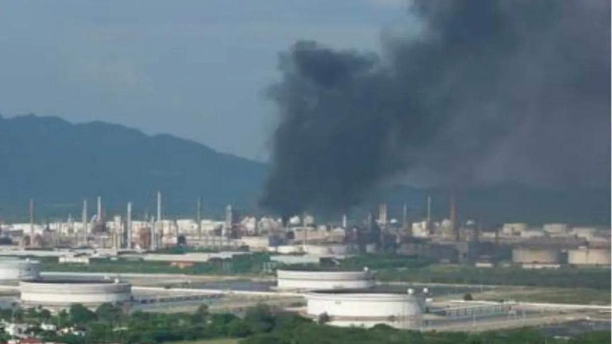 Flamazo en refinería de Salina Cruz deja tres trabajadores lesionados