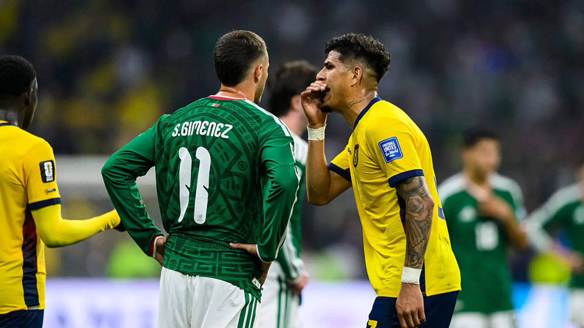 Piero Hincapié, segunda víctima de la 'ley Vinícius' en el Mundial: expulsado por hablar con la boca tapada