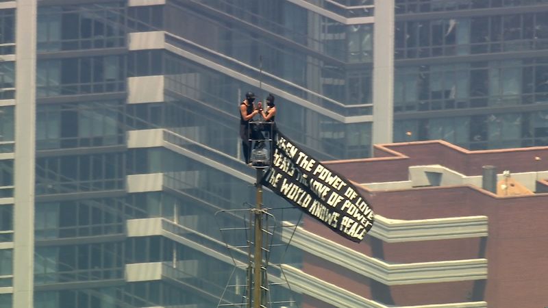 Two people in custody after scaling to top of Empire State Building