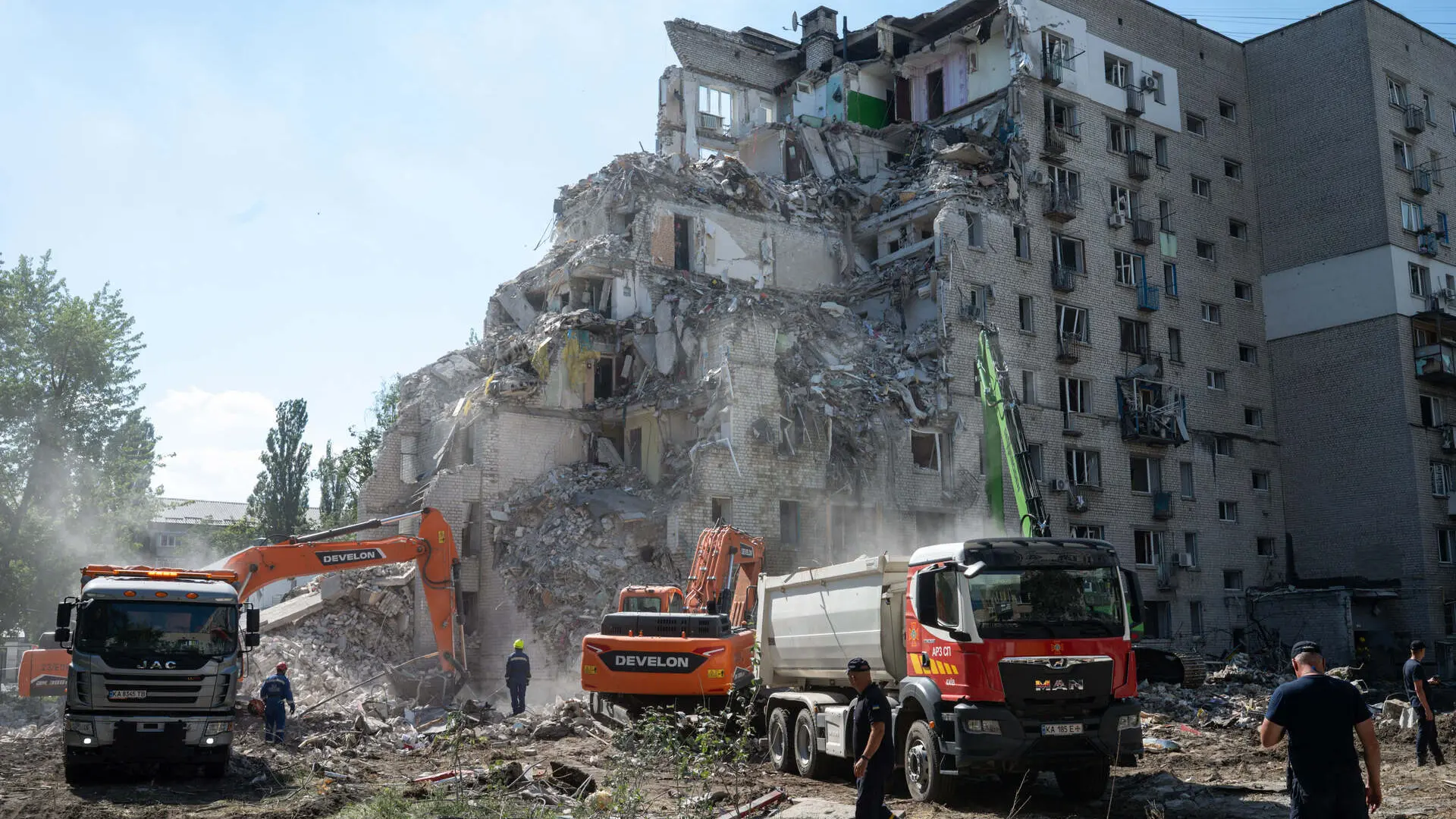 Aumentan a 30 los muertos a causa de la oleada de ataques de Rusia contra Kiev