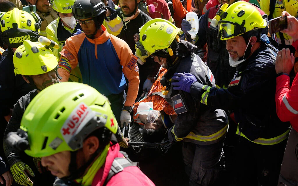 Man rescued from rubble of his workplace eight days after Venezuela earthquakes