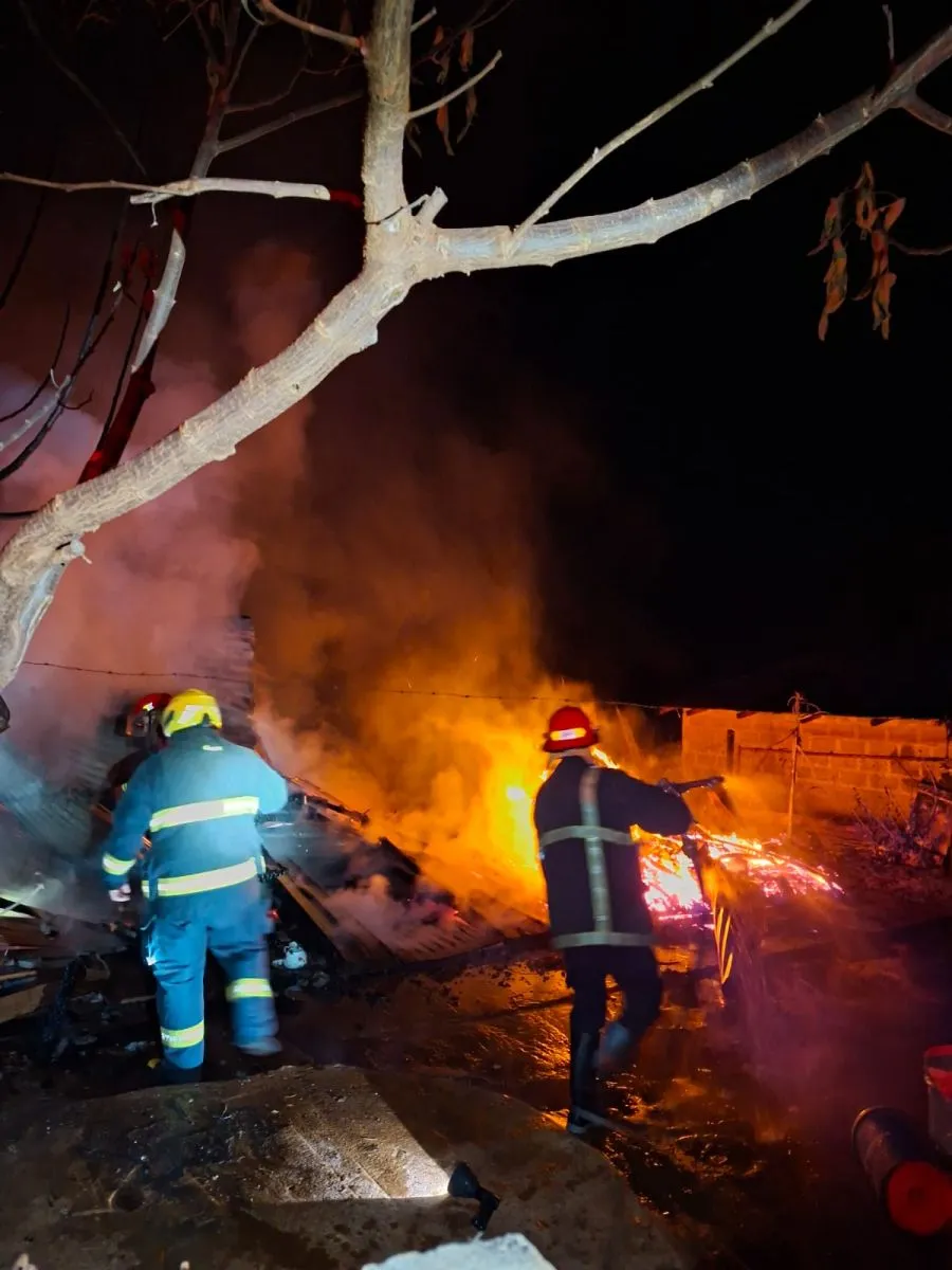 Murió un joven en un incendio en Oberá: todo apunta a un hecho intencional y detuvieron a un sospechoso