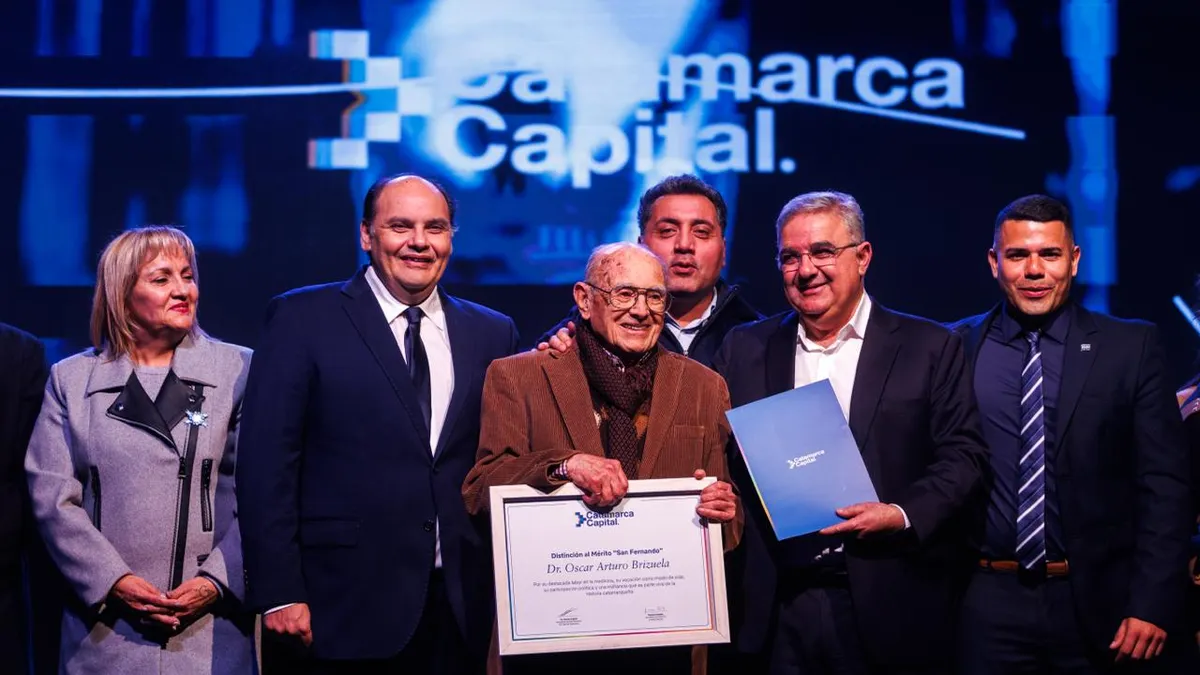Jalil y Saadi encabezaron la entrega de las distinciones por el aniversario de la Capital