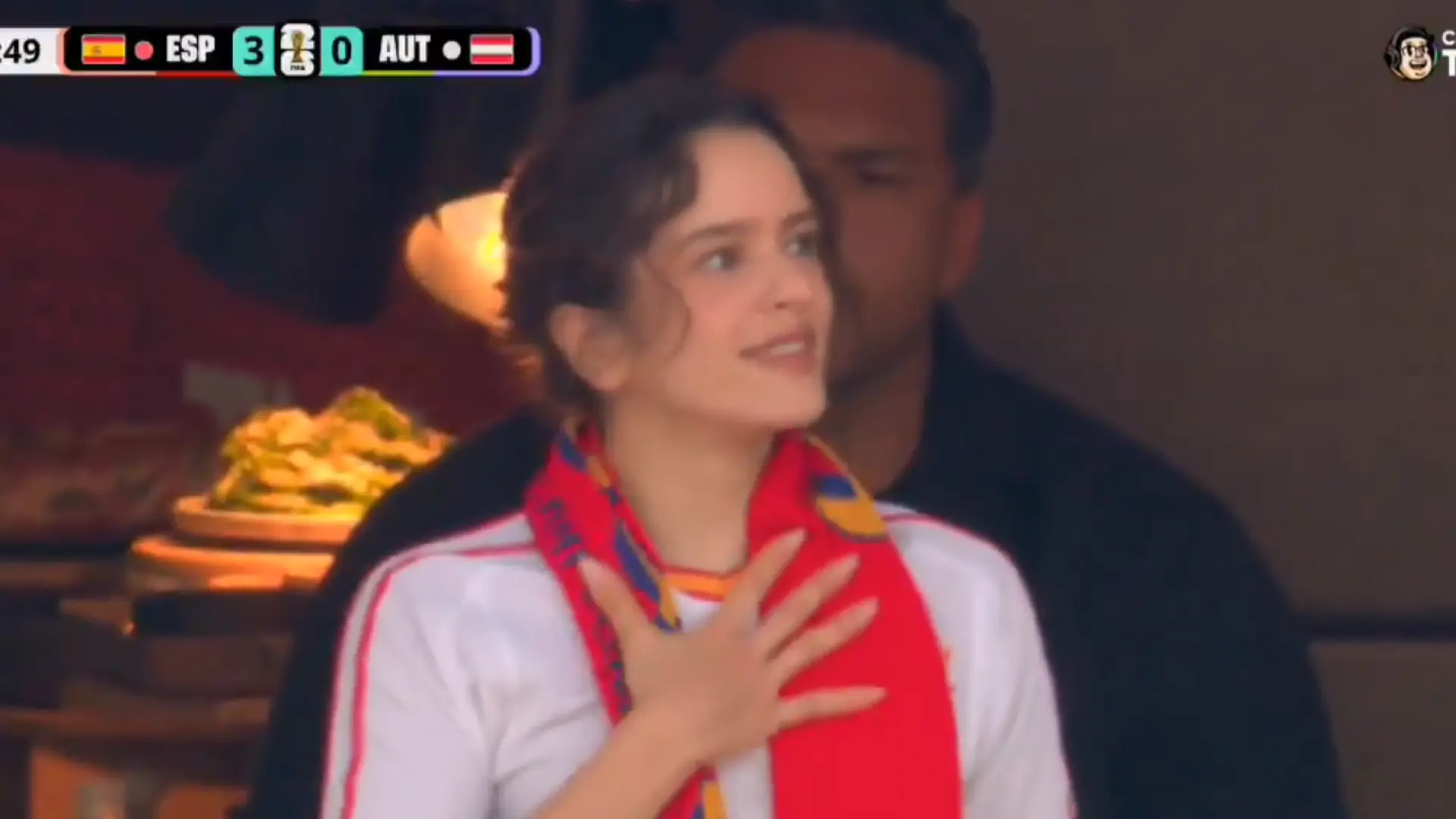 Rosalía se convierte en una aficionada más durante el partido España y celebra los goles al ritmo de 'Despechá'