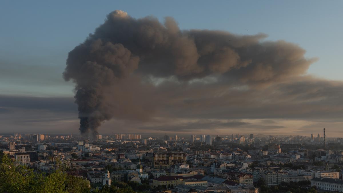Ataque ruso con misiles y drones deja dos muertos y 16 heridos en Kiev