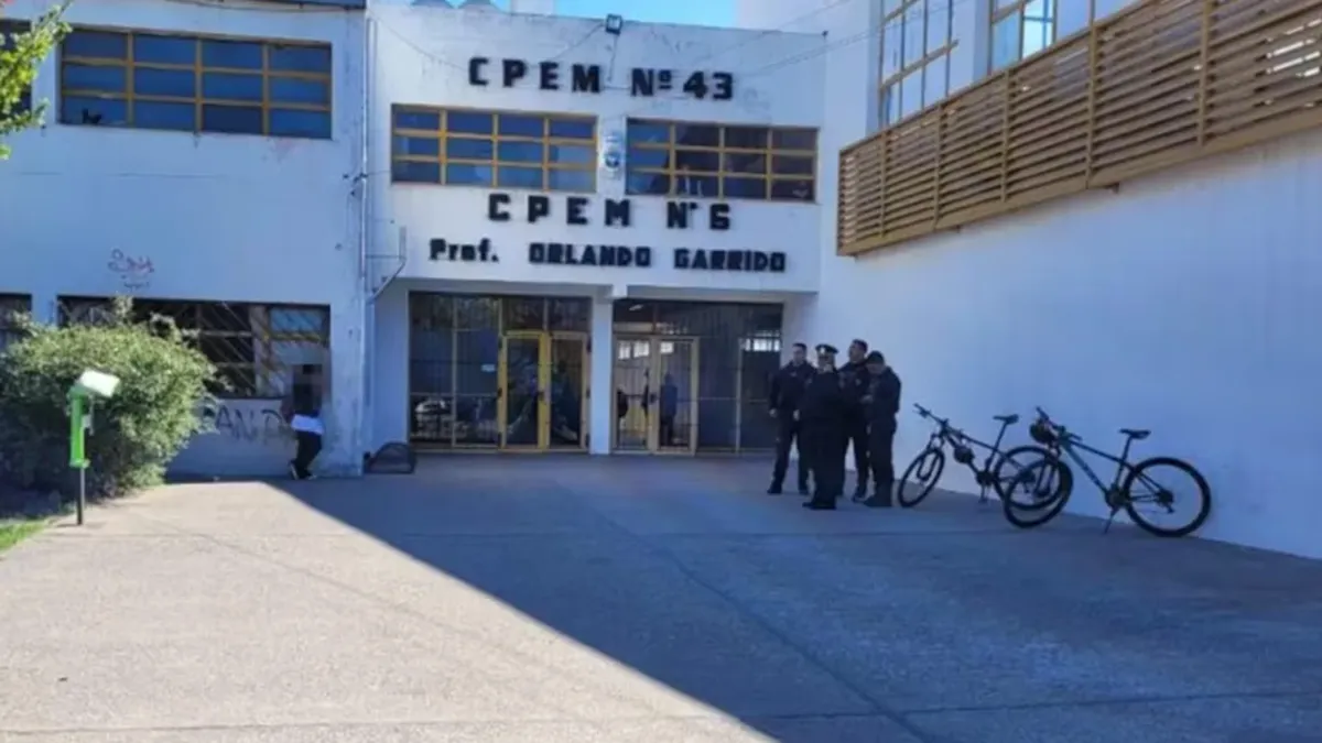 Un alumno de 13 años fue baleado por un compañero dentro de una escuela de Neuquén