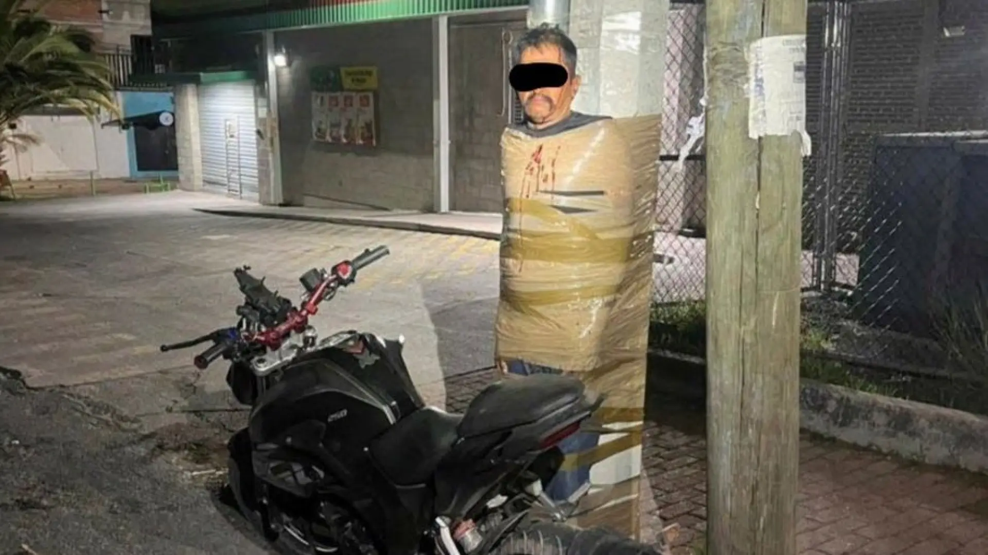 ¿Quién es el "Batman de Lagos"?: el justiciero anónimo que atrapa ladrones al margen de la ley