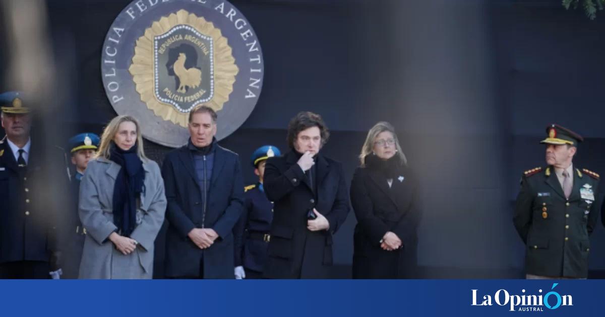 Javier Milei encabezó el homenaje a los policías federales caídos en Buenos Aires