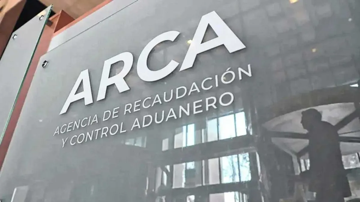 La recaudación de impuestos de junio cayó casi 8% por el freno del comercio exterior