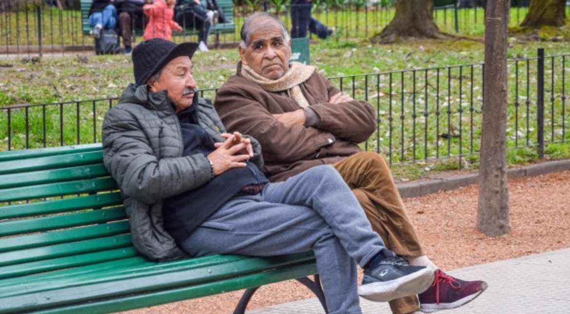 Menos bebés, más jubilados: la advertencia de la UNSa
