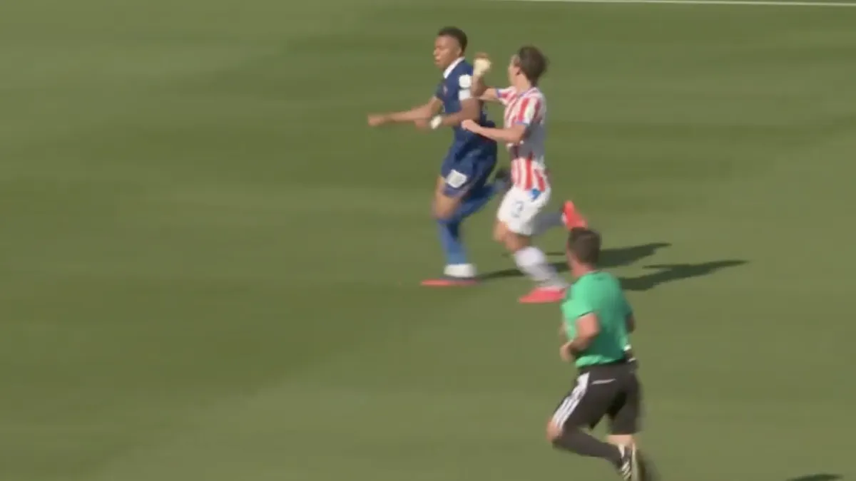 ¿Era expulsión? El golpe sin pelota de Matías Galarza Fonda a Kylian Mbappé que encendió la polémica