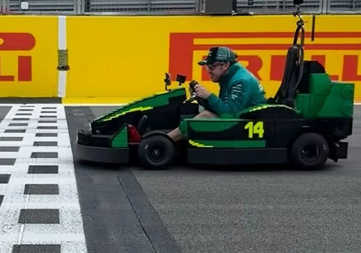Quien tuvo, retuvo: Alonso gana la carrera Lego en Silverstone