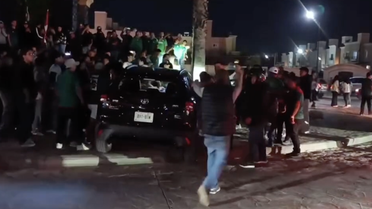 ¡Otra vez! Conductor enloquece y atropella a aficionados ahora en Hidalgo
