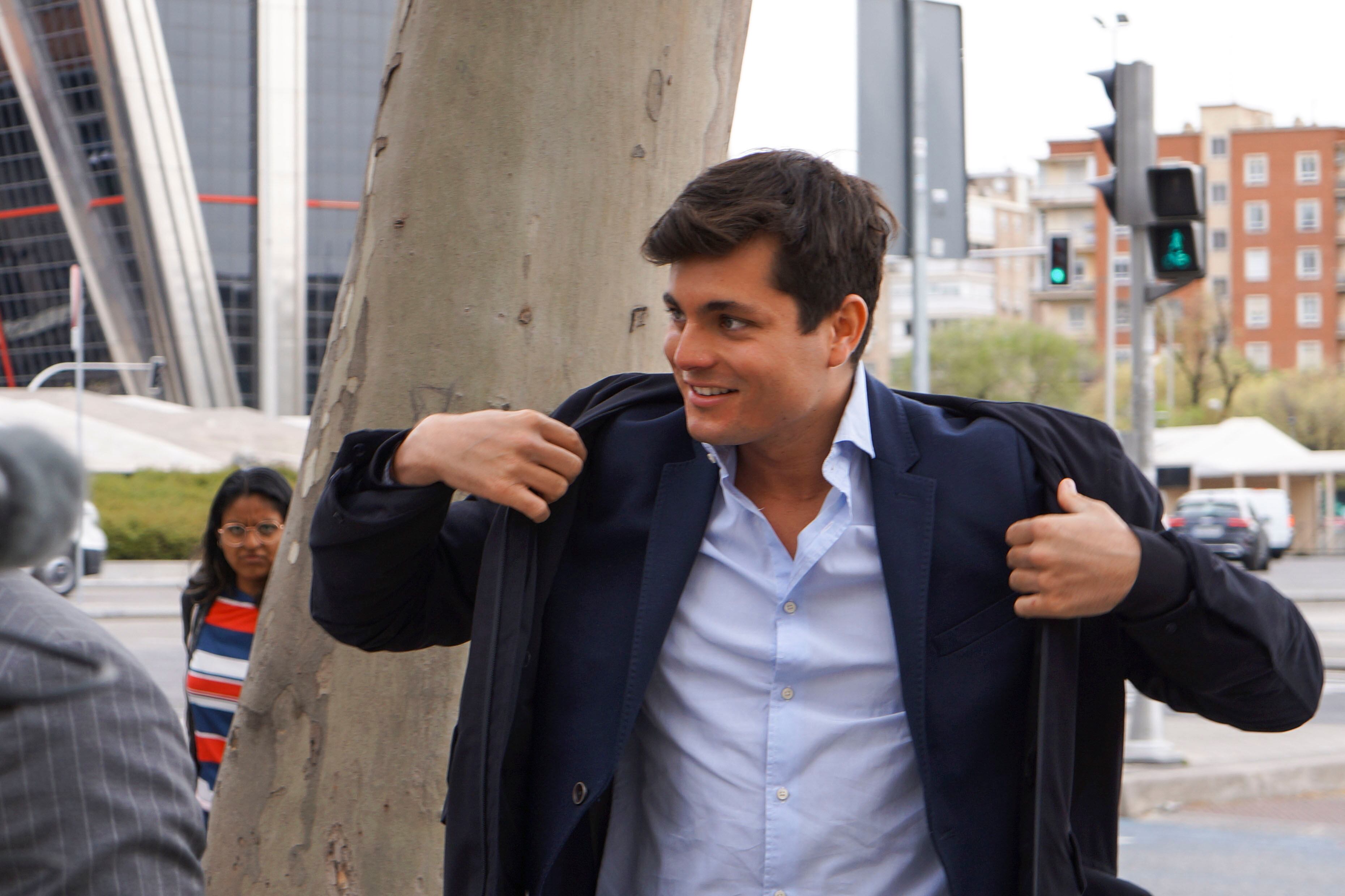 La justicia busca a Vito Quiles por un bulo contra un funcionario de Hacienda al que presentó como asesor de Montero