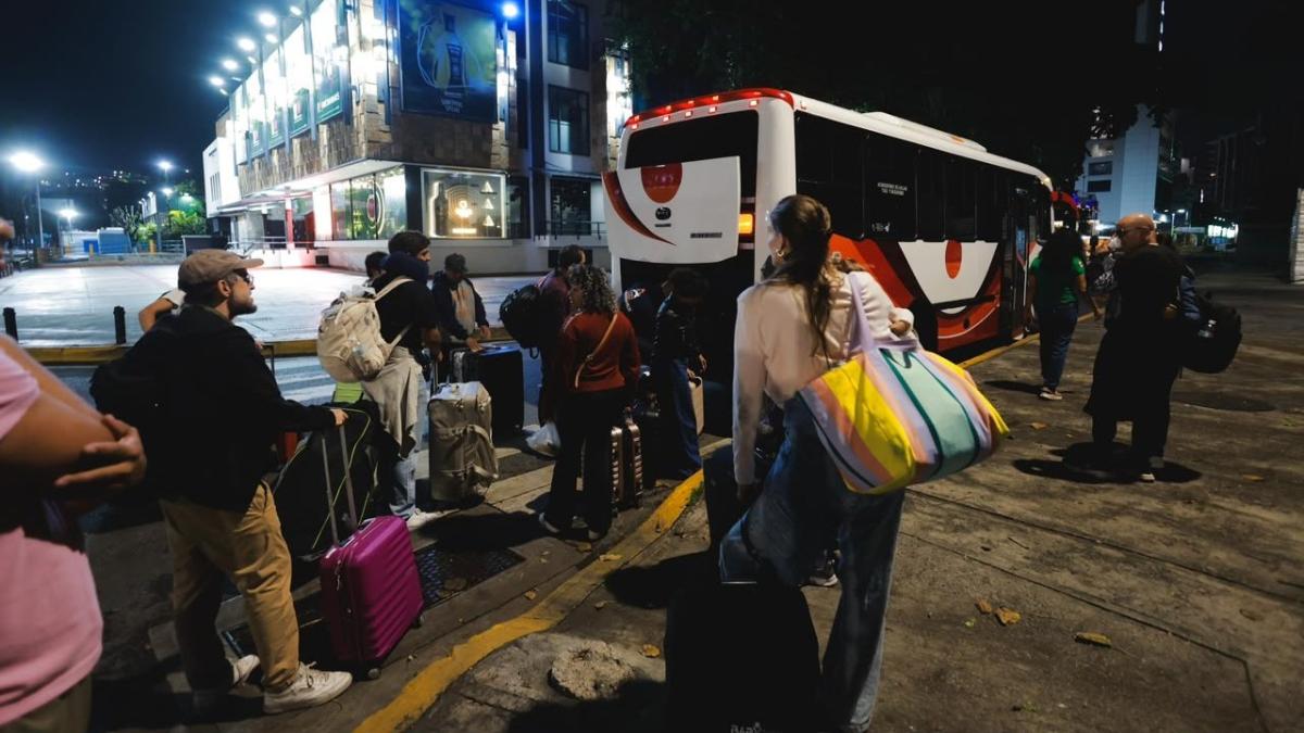 'En buen estado' los 23 mexicanos y seis familiares que salieron de Venezuela tras sismos