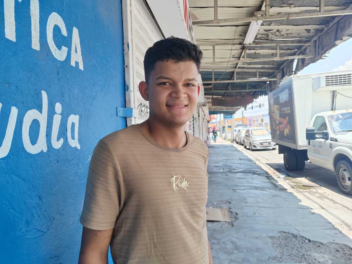 Taxista venezolano en Torreon recolecta ayuda tras sismo en su pais