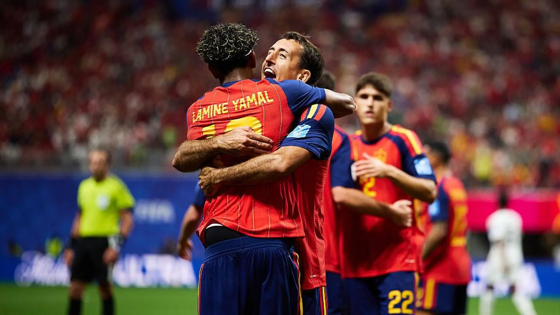 Mikel Oyarzabal, sobre Lamine Yamal: "También es responsabilidad nuestra ayudarle a que se sienta menos presionado"