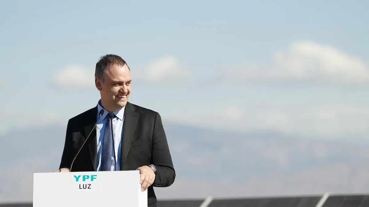 Manuel Adorni renunció al directorio de YPF y completó su salida del Gobierno de Milei