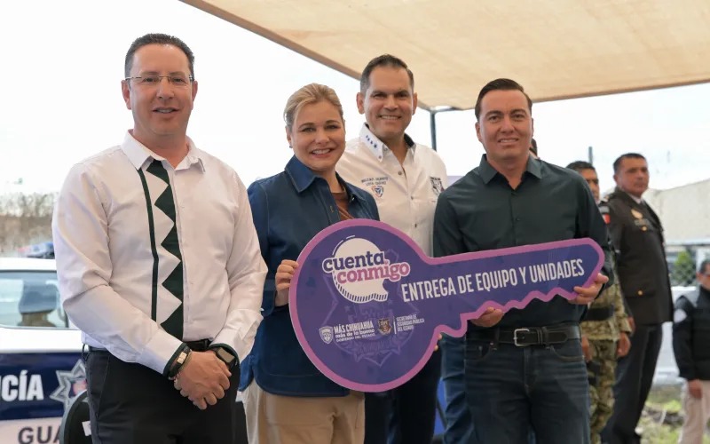 Maru Campos entrega patrullas y equipo en la sierra de Chihuahua
