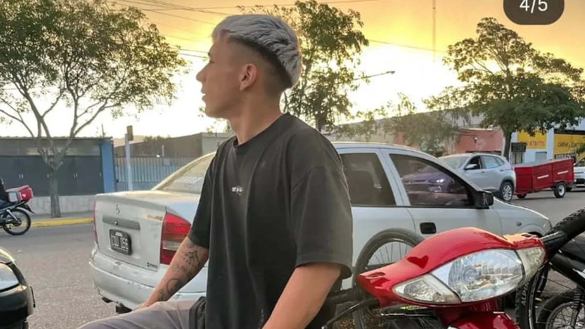 Quién es Jonathan Hernández, el motociclista que pelea por su vida tras un grave choque en Trinidad