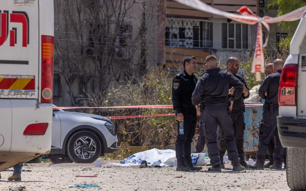 Knife-wielding man in Lod killed by police, who say it was a terror attack