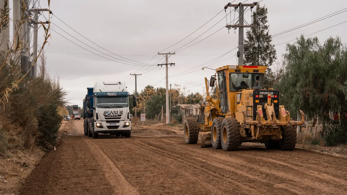 Vialidad inició la pavimentación de una ruta clave en Sarmiento para descongestionar la Ruta 40