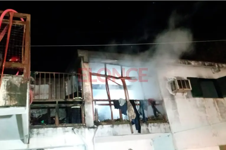 Incendio en una vivienda fue controlado tras un amplio operativo de bomberos