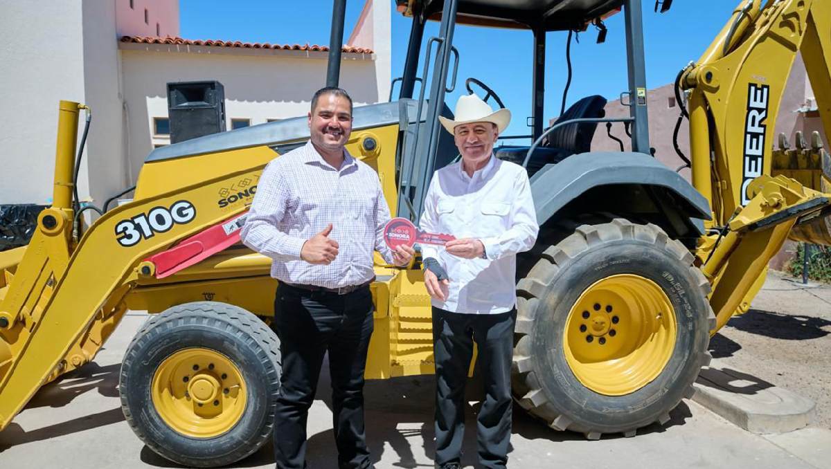 En Sonora, Alfonso Durazo entrega apoyos sociales
