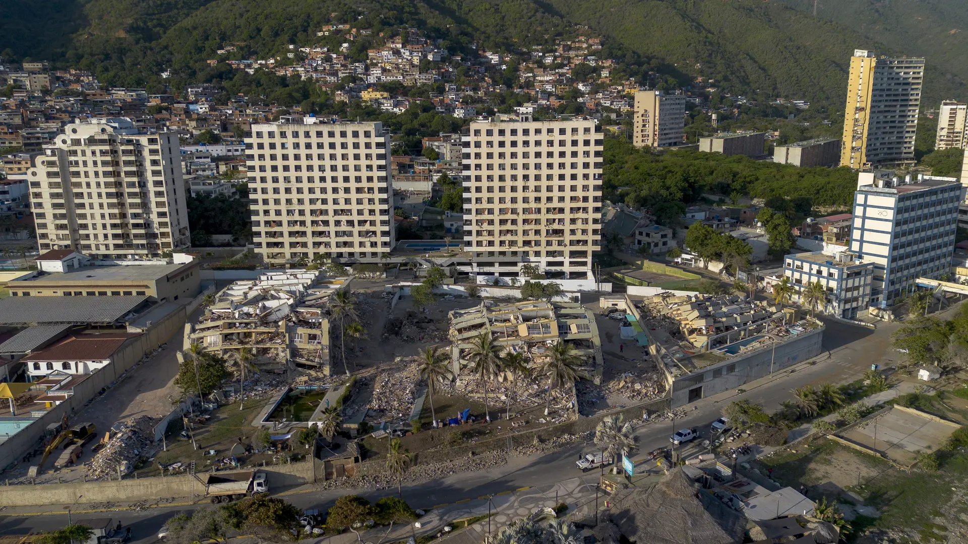 Milagro en Venezuela: rescatan a Hernán tras una semana atrapado bajo los escombros de un edificio