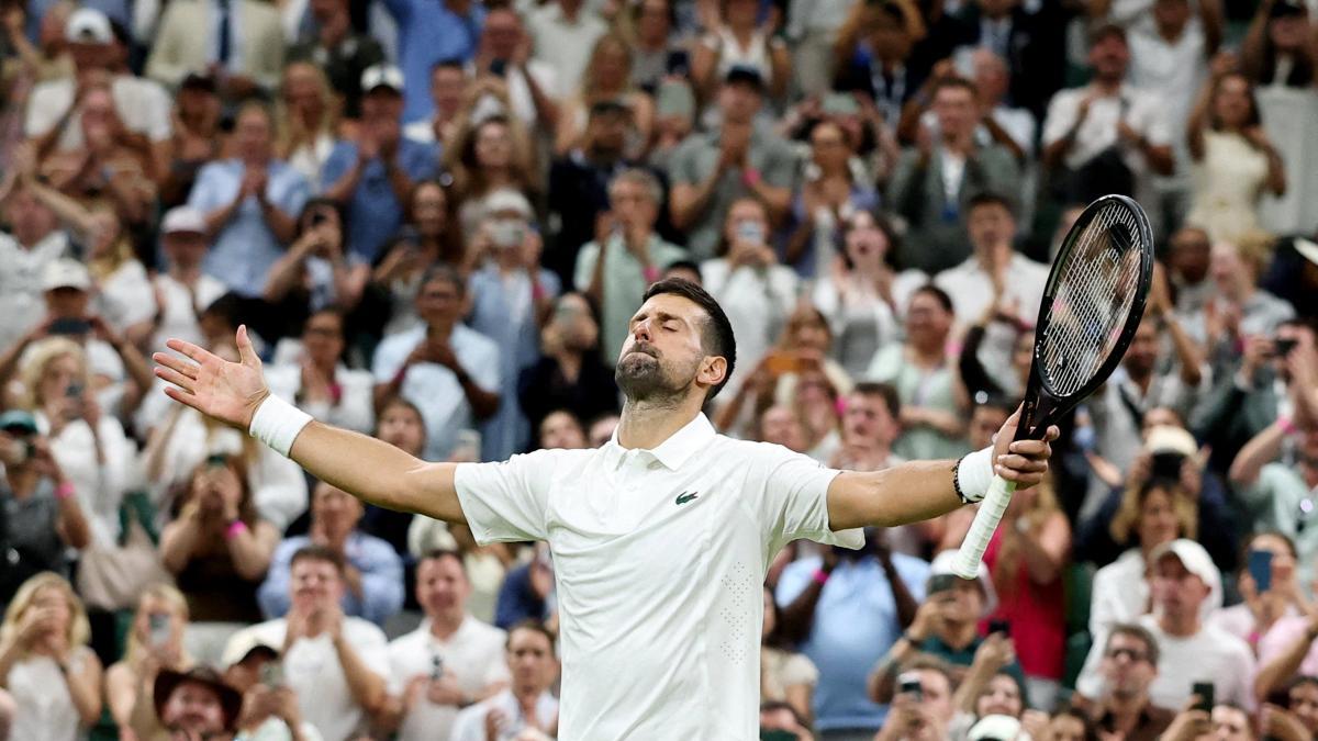 Djokovic liquida a Tsitsipas sin problema alguno y avanza en Wimbledon