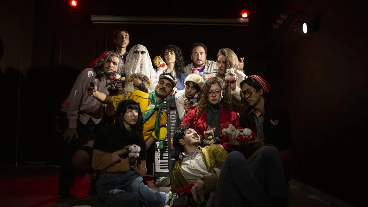 "Poetas y delincuentes", la propuesta teatral que suma doce artistas sanjuaninos, música en vivo y confesiones en escena